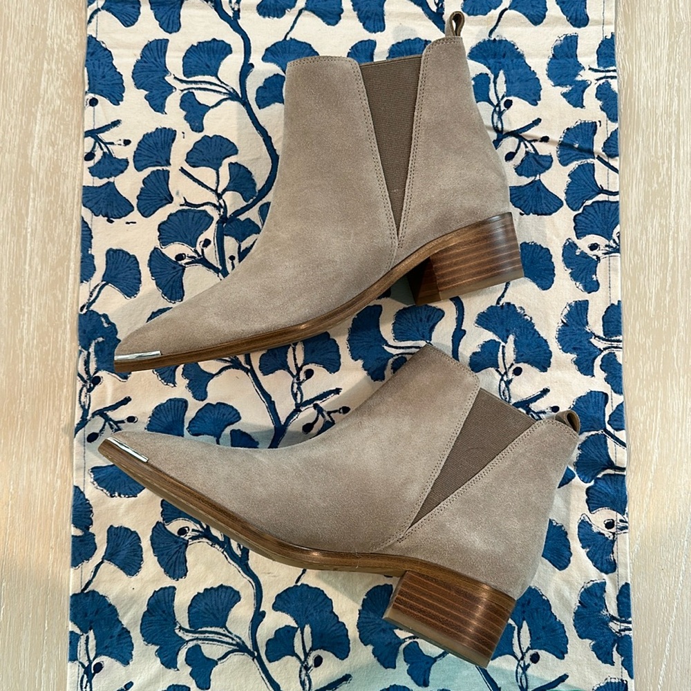 Marc Fisher, women's size 7, NBW.